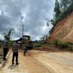 Jalur Poros Mamasa -Polewali Longsor, Polisi  Sigap Antisipasi Kemacetan