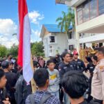 Mahasiswa Turunkan Bendera Merah Putih Saat Unjuk Rasa, Ini Reaksi Kapolres