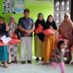 Kades dan BPD Taan Kembali Salurkan Bantuan Beras Kepada Warga Korban Gempa Bumi