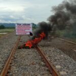 Belum Terima Pembayaran, Warga Maros dan Pangkep Kembali Memblokir Lajur Kereta Api