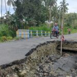 Oprik Jembatan Lebani Amblas, Terancam Putus