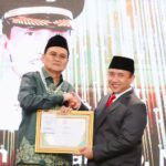 Bupati Barru Terima Penghargaan Baznas Award