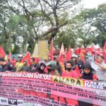 Tambang Emas Ilegal di Rampi Telan Korban Jiwa, Aliansi Mahasiswa dan Rakyat Geruduk Mapolda Sulsel