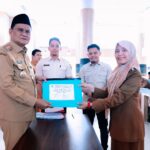Bupati Barru Serahkan SPPT dan DHKP Pajak Bumi dan Bangunan Sektor Perdesaan