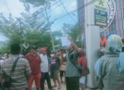 Ratusan Massa Demo di Polres Palopo minta Tangkap Manohara dan Sulaiman