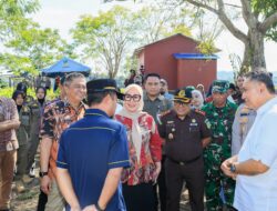 Gubernur Sulsel Serahkan Kunci Bedah Rumah di Barru