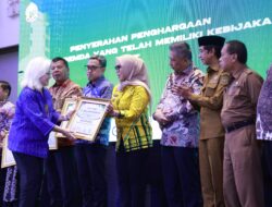 Bupati Barru Terima Penghargaan Dari KMS-PE