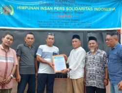 Irianto Amama Serahkan SK, HIPSI Enrekang Siap Tingkatkan Profesionalisme Pers