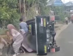 Viral Sopir Pikap Diduga Ugal-ugalan Bawa Penumpang Terbalik di Gowa