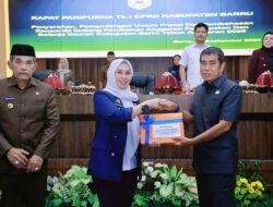 Serahkan RAPBD Tahun 2025 ke DPRD Barruo