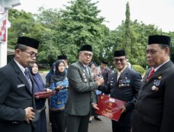 Ratusan ASN Pemkab Barru Terima Penghargaan Satya Lencana Karya