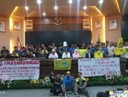 Ketua DPRD Barru Terima Empat Point Tuntutan Demonstran