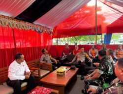 Sikap Peduli Kapolres Maros Bersama Pejabat Utama Lakukan Peninjauan Ke Posko Pengamanan, Bagikan Bingkisan  Untuk Personel