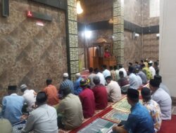 ​Camat Soppeng Riaja “Jemput Bola” di Masjid Siddo, Perkuat Sinergi Lewat Tarawih Berjamaah