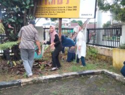 Pimpin Langsung Aksi Bersih-Bersih, Camat Soppeng Riaja: Kebersihan Bagian dari Iman