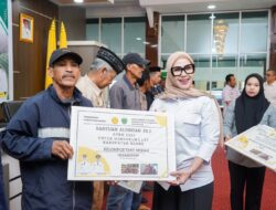 Andi Ina Serahkan Bantuan Alsintan