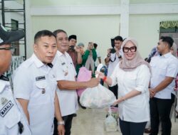 Bupati Barru Serahkan Bantuan Paket Logistik Ramadhan