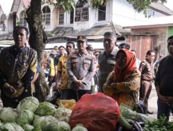 Antisipasi Lonjakan Harga Jelang Idul Fitri, Kapolres Barru Turun Langsung ke Pasar