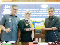 Bupati Barru Serahkan LKPJ
