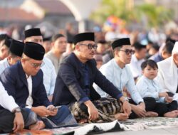 Ribuan Ummat Islam Ikuti Shalat Id di Pantai Manakarra