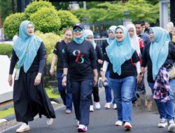Andi Ina Ikuti Jalan Sehat Reuni Putih Abu-Abu Angkatan 1993 se-Kota Makassar