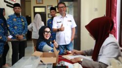 Bupati Donor Darah di Markas PMI