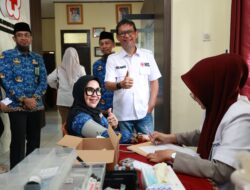 Bupati Donor Darah di Markas PMI