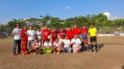 Sepak Bola Pakai Sarung Semarakkan HUT ke-81 RI, Tim PWI Barru Melaju ke Final