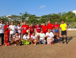 Sepak Bola Pakai Sarung Semarakkan HUT ke-81 RI, Tim PWI Barru Melaju ke Final