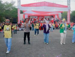 Semarak HUT RI ke-81, Bupati Barru Ikuti Senam Tabola Bale Bersama Ribuan Peserta