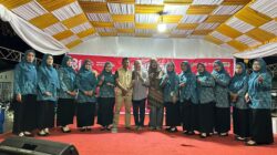 Paduan Suara PKK Kiru-Kiru Meriahkan Malam Seni HUT RI ke-81 di Soppeng Riaja