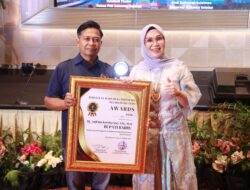 Bupati Barru Raih PWI Award Tahun 2026